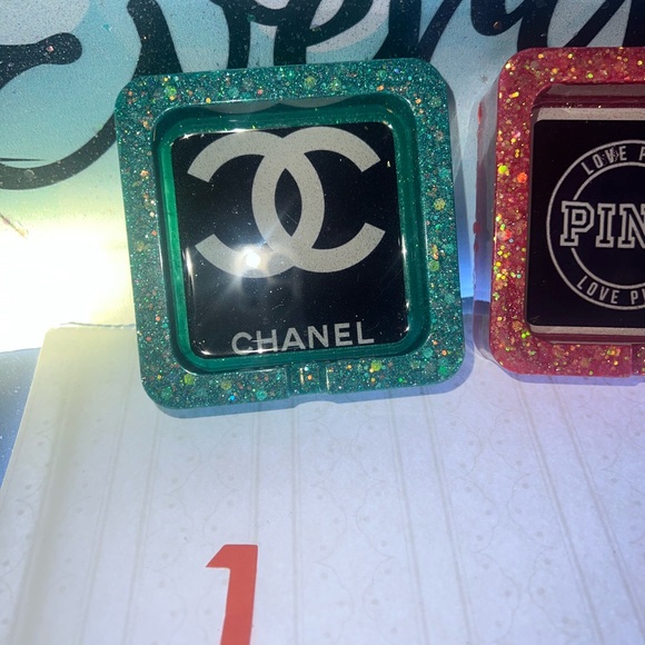 Ashtrays - Picture 5 of 10